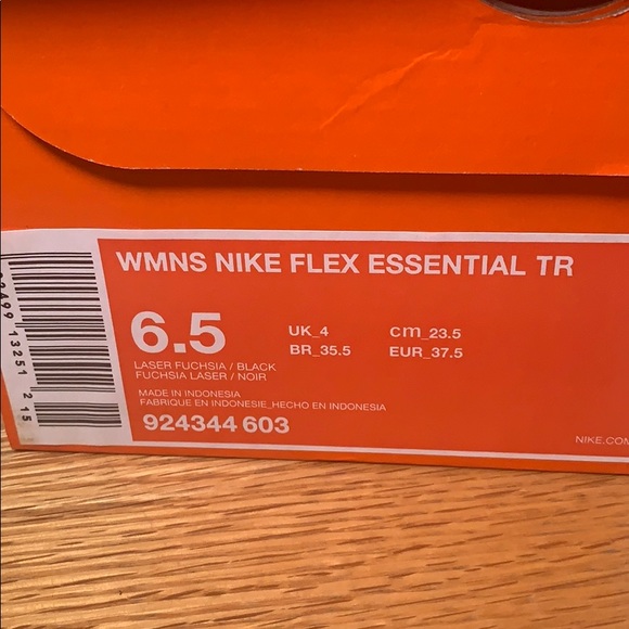 NIKE FLEX ESSENTIALS TR - Picture 7 of 7